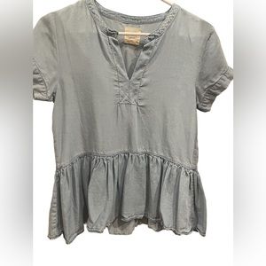 Harper Heritage XS Chambray short sleeved v neck peplum top Excellent co…